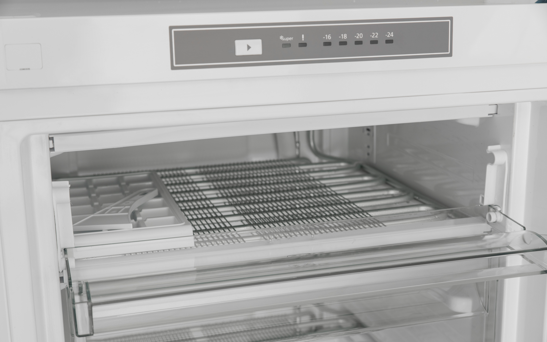 SHARP SJ-SE182E2W-EU 54cm Upright Freezer