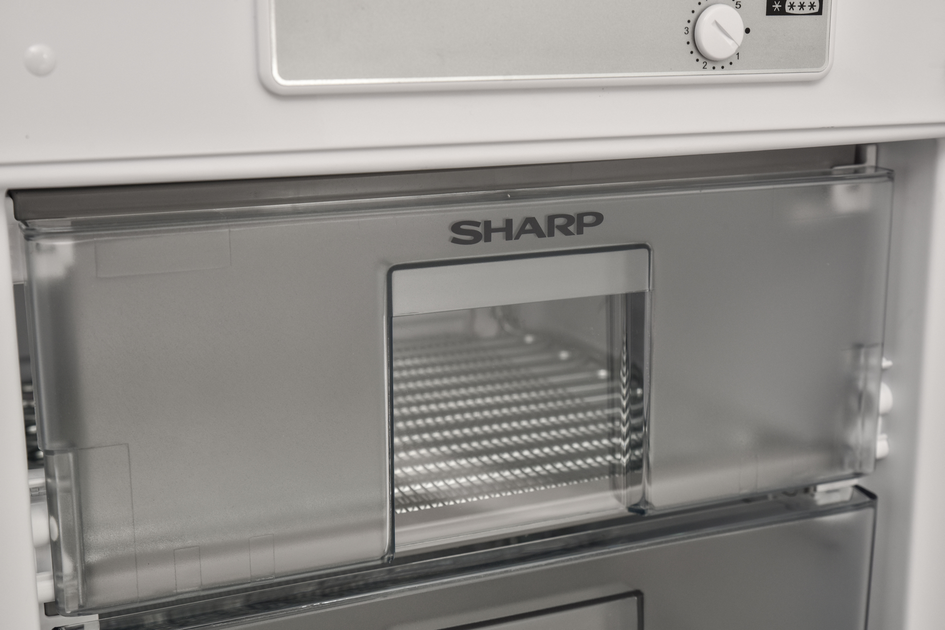 SHARP SJ-SE100M0XS-EU 54cm Table Top Freezer